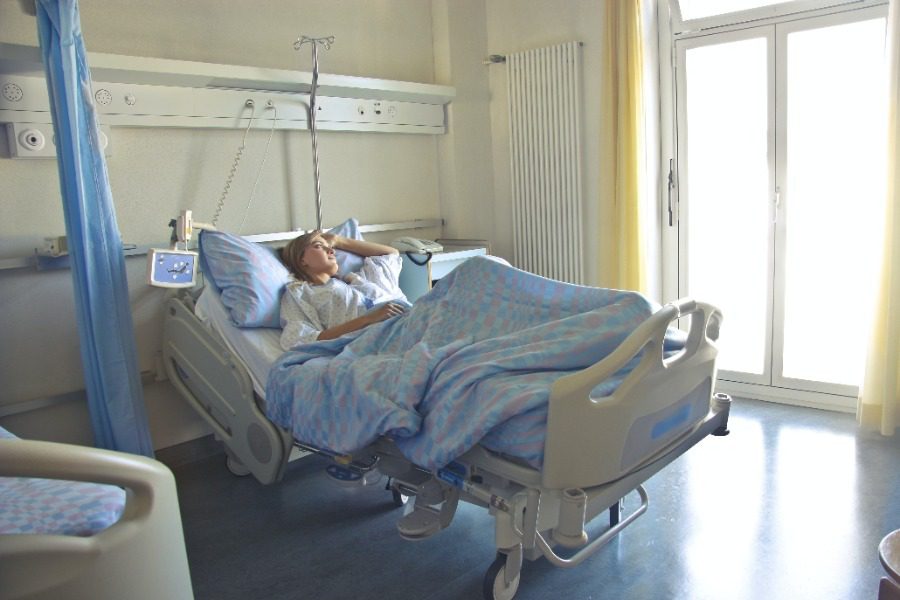 Ιταλία:  Aνοίγουν ξανά οι πτέρυγες COVID στα νοσοκομεία - Σχεδόν 1 εκατομμύριο πολίτες είναι θετικοί