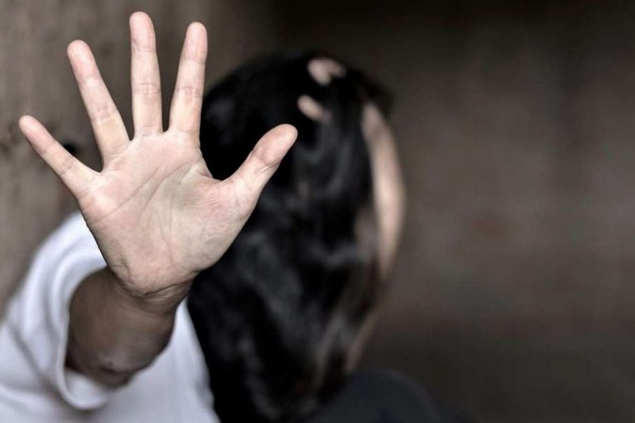 Νέο Φάληρο: Θύμα άγριου ξυλοδαρμού 30χρονη από τον 22χρονο σύντροφό της - Την παράτησε ημιλιπόθυμη στον δρόμο