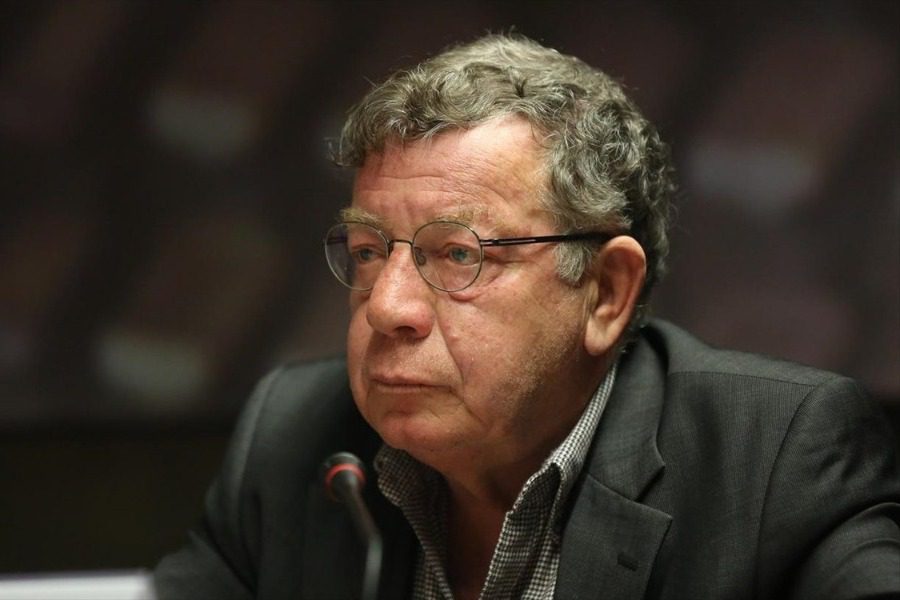 Πέθανε ο Ηλίας Νικολακόπουλος - Έπαθε ανακοπή ενώ κολυμπούσε στη Σύρο - Ο γνωστός δημοσκόπος έφυγε στα 75 του χρόνια