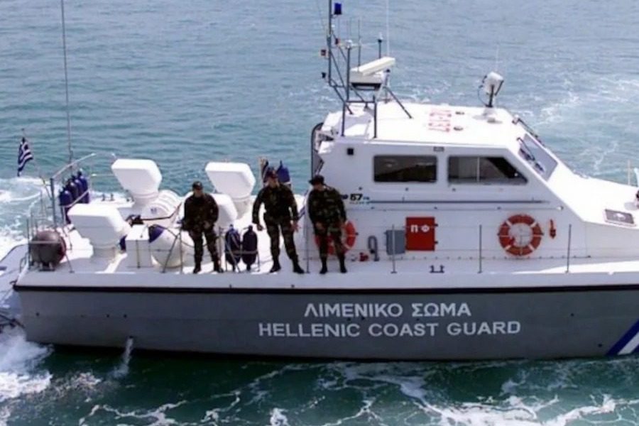 Χαλκιδική: Βρήκαν λιπόθυμο δίχρονο αγοράκι μέσα στη θάλασσα - Το Λιμενικό συνέλαβε τον πατερα