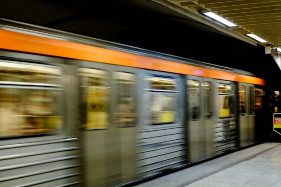 Συναγερμός στο μετρό Κορυδαλλού: Σε λιπόθυμη κατάσταση απεγκλωβίστηκε ο άνδρας  - Ακόμη δεν είναι σαφή τα αίτια της ενέργειας του άνδρα