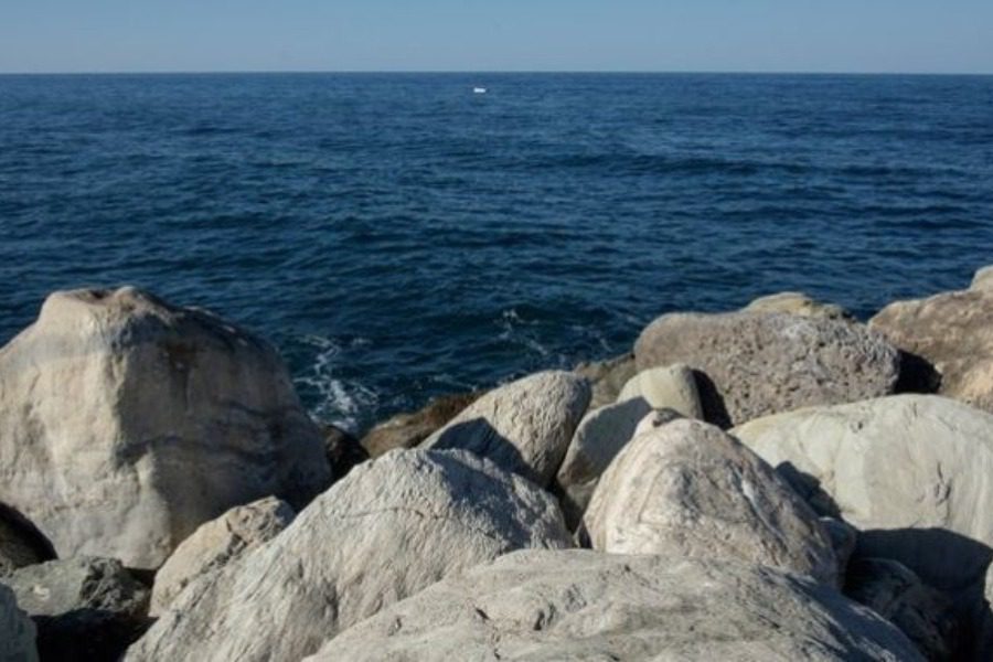 Κρήτη: 20χρονος βρέθηκε πνιγμένος και σφηνωμένος σε βράχια - Με τραγικό τρόπο έχασε τη ζωή τους ένας 20χρονος τουρίστας