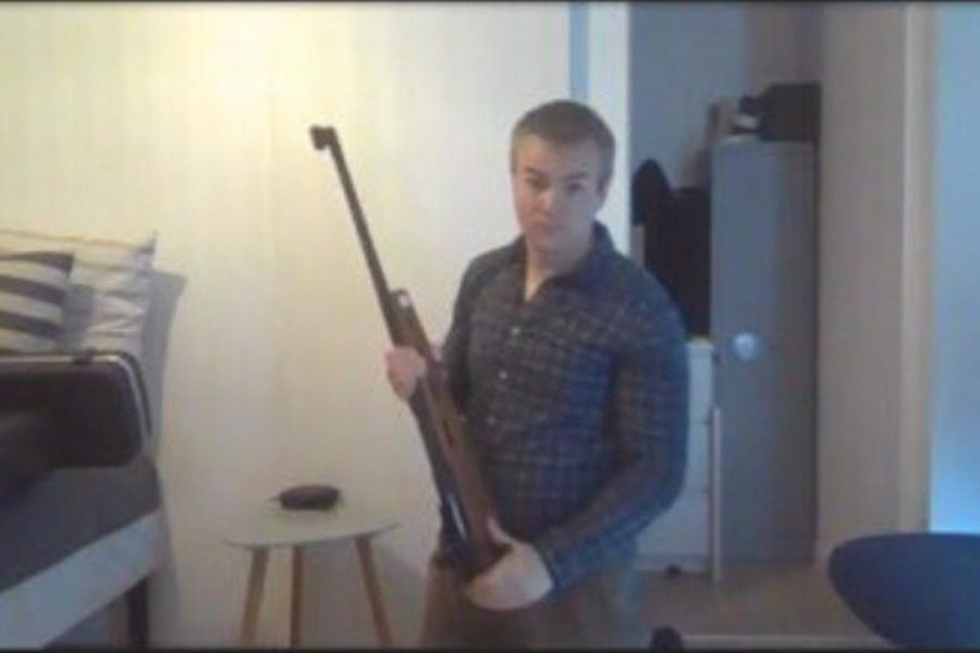 Επίθεση στην Κοπεγχάγη: Ανατριχιαστικό βίντεο δείχνει τον δράστη να κραδαίνει το όπλο στο εμπορικό κέντρο - O δράστης έλεγε πως το όπλο του ήταν ψεύτικο, για να παγιδεύσει τα θύματα