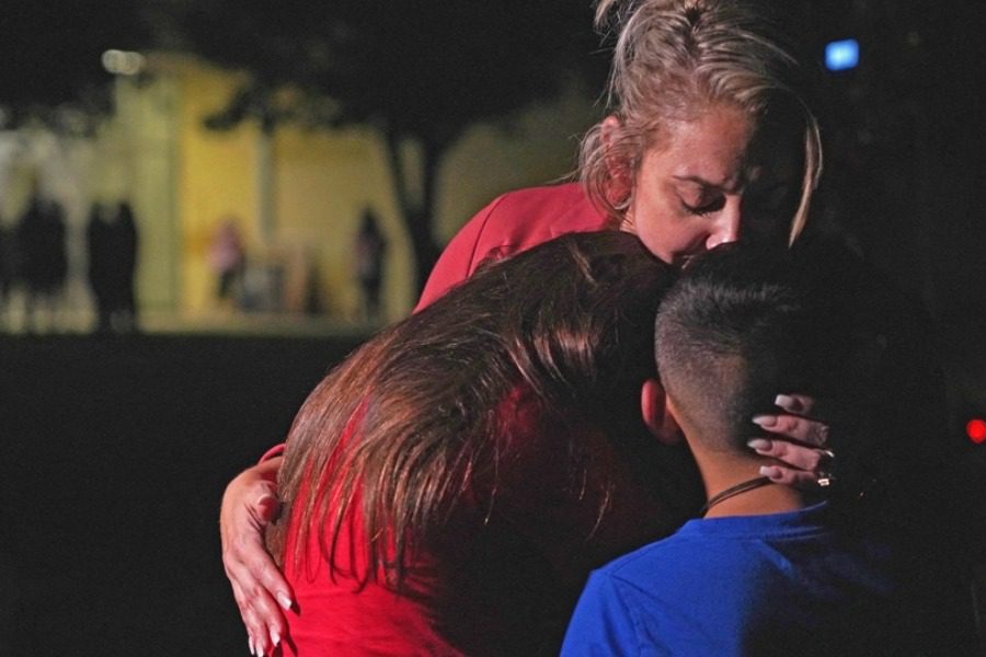 Συγκλονίζει η μαρτυρία 9χρονου που γλίτωσε από το μακελειό στο Τέξας - «Οι πυροβολισμοί ακούγονταν σαν πυροτεχνήματα, γιαγιά»