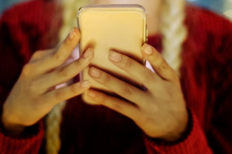 Το απίστευτο κόλπο των Μεξικανών για να μην τους κλέβουν τα κινητά στο δρόμο