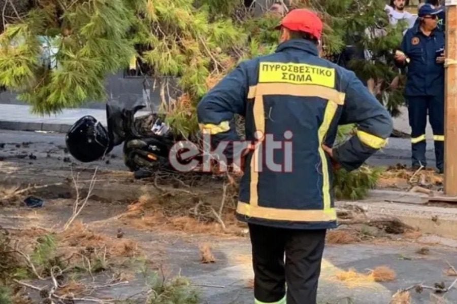 Νεκρός 50χρονος μοτοσικλετιστής που καταπλακώθηκε από δέντρο - Απίστευτη τραγωδία στο Ηράκλειο Κρήτης 