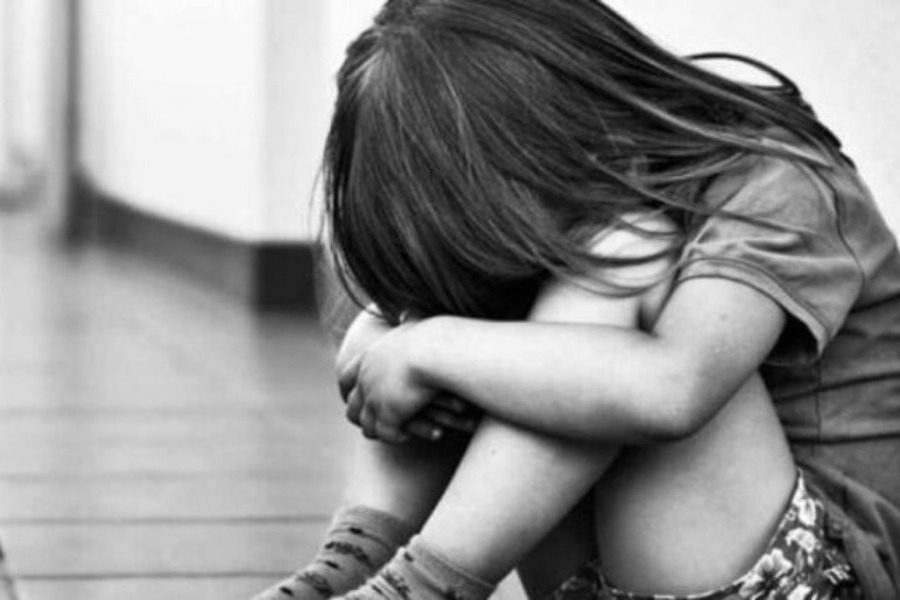 Φρίκη στο Ηράκλειο: Βίασε την 13χρονη κόρη της συντρόφου του, την ώρα που η γυναίκα γεννούσε το παιδί τους - 