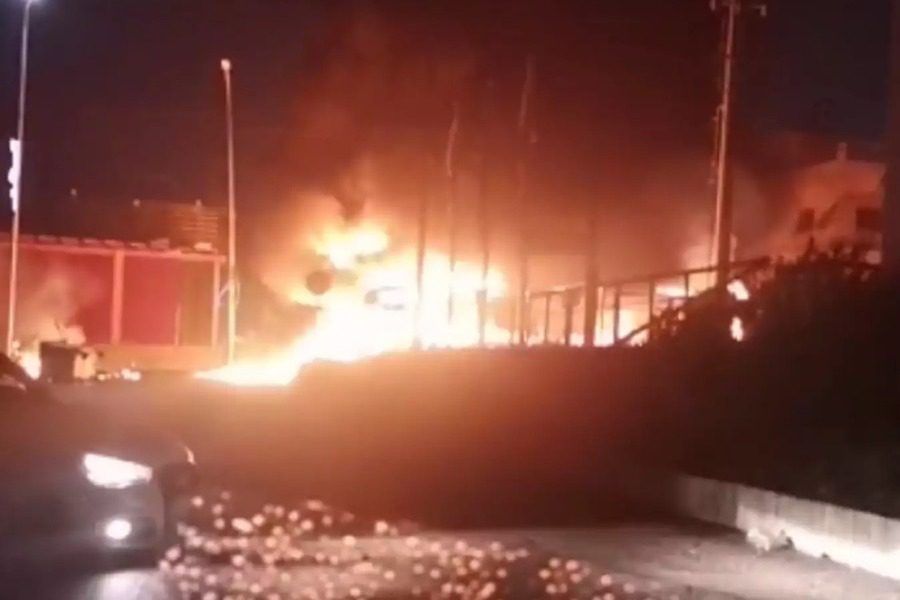 Νεκρός Ρομά από καραμπίνα σε συμπλοκή με άλλον Ρομά μέσα στον καταυλισμό στα Μέγαρα