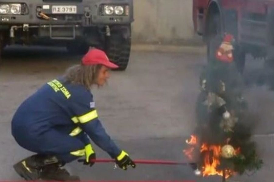 Πυροσβεστική στην ΕΡΤ: Live φωτιά σε δέντρο για να δείξουν πώς να τη σβήσουμε
