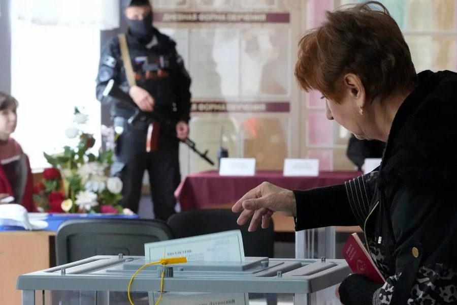 Δημοψηφίσματα - Ουκρανία: «Ναι» στην ένταξη των ουκρανικών εδαφών στη Ρωσία