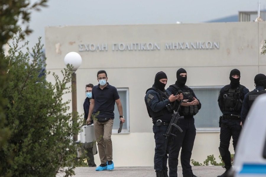 Πολυτεχνειούπολη: 22 συλλήψεις από την ΕΛ.ΑΣ. - «Ντου» μέσα στις εστίες, βρέθηκαν όπλα