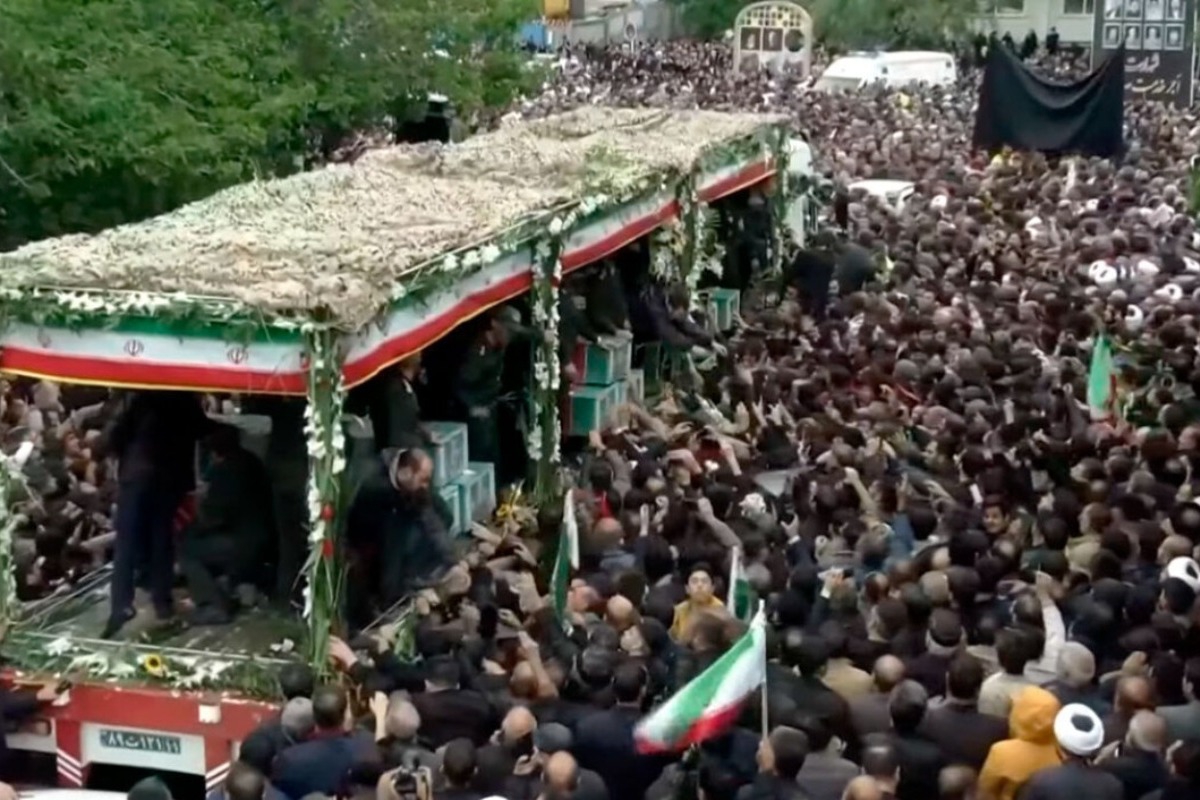 Ποτάμι θρήνου στο Ιράν στην κηδεία του Εμπραχίμ Ραϊσί