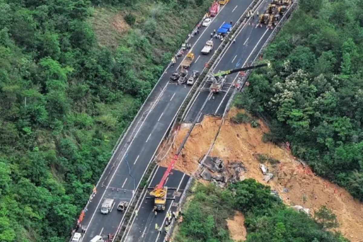 Τραγωδία στην Κίνα: Κατέρρευσε αυτοκινητόδρομος - 19 νεκροί