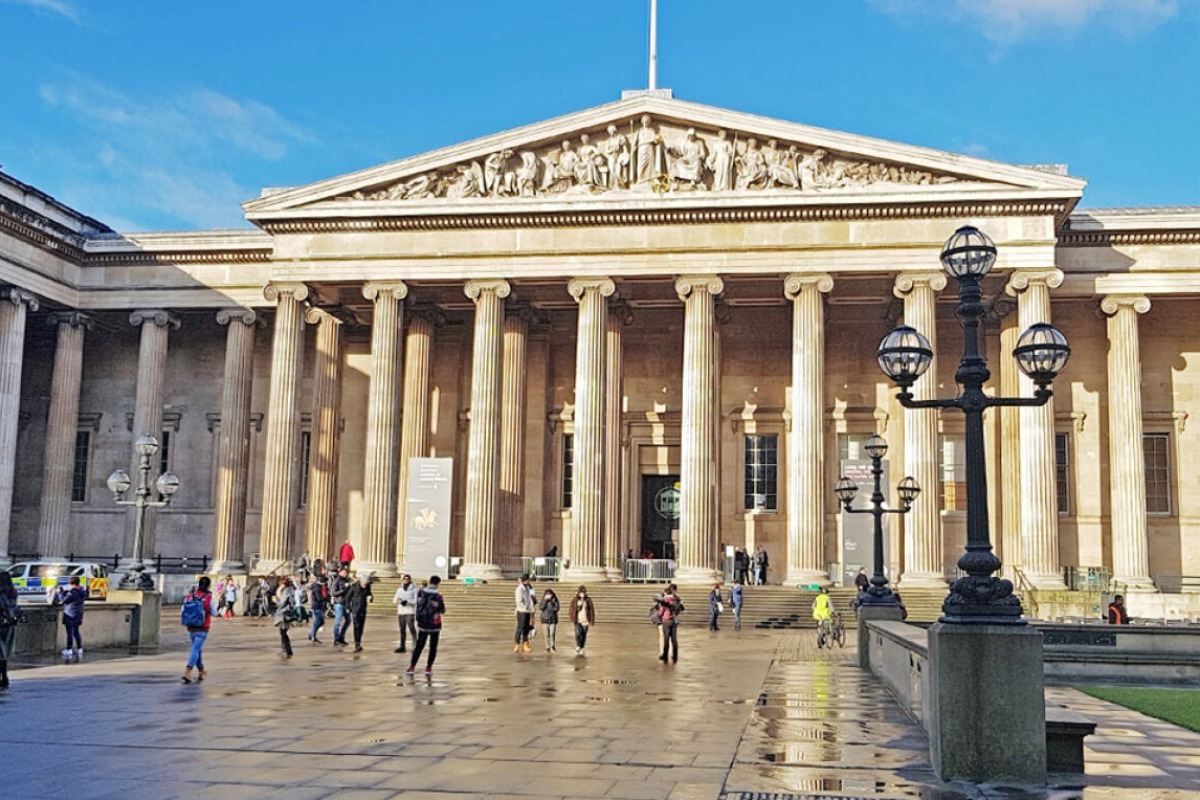 Βρετανικό Μουσείο: Σε αίθουσες που «μπάζουν», εκτεθειμένα στη βροχή, αρχαιοελληνικά αγάλματα