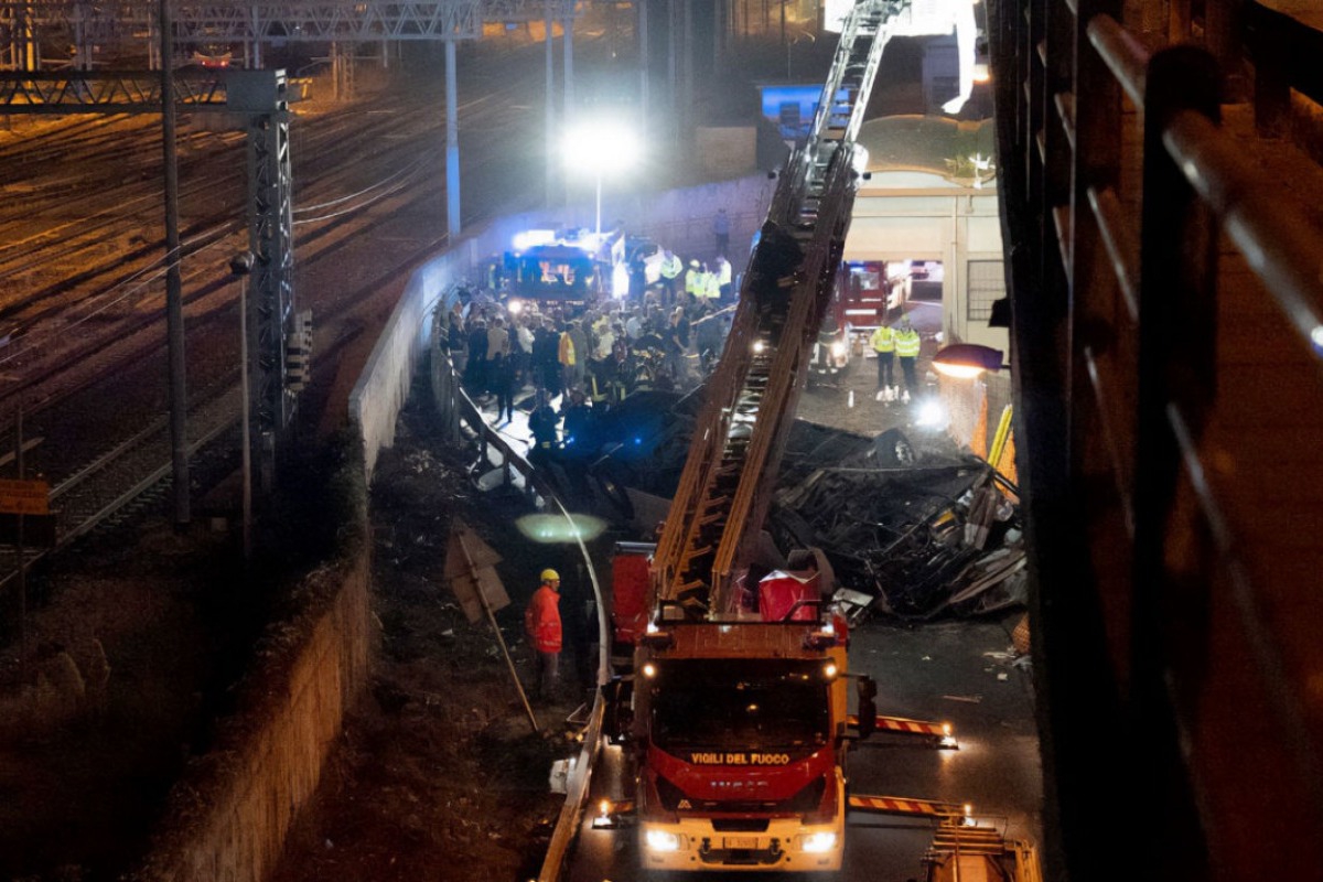 Ασύλληπτη τραγωδία: Λεωφορείο έπεσε από τη γέφυρα και παρέσυρε στο θάνατο 21 ανθρώπους