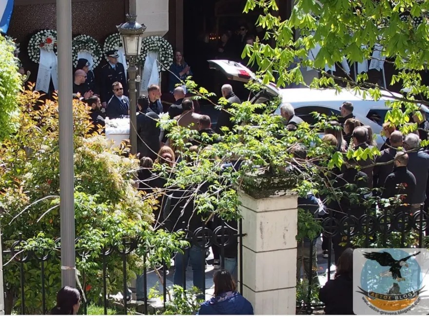 Θρήνος στα Γρεβενά: Το τελευταίο αντίο στον αστυνομικό που καταπλακώθηκε από κτίριο στο Πασαλιμάνι