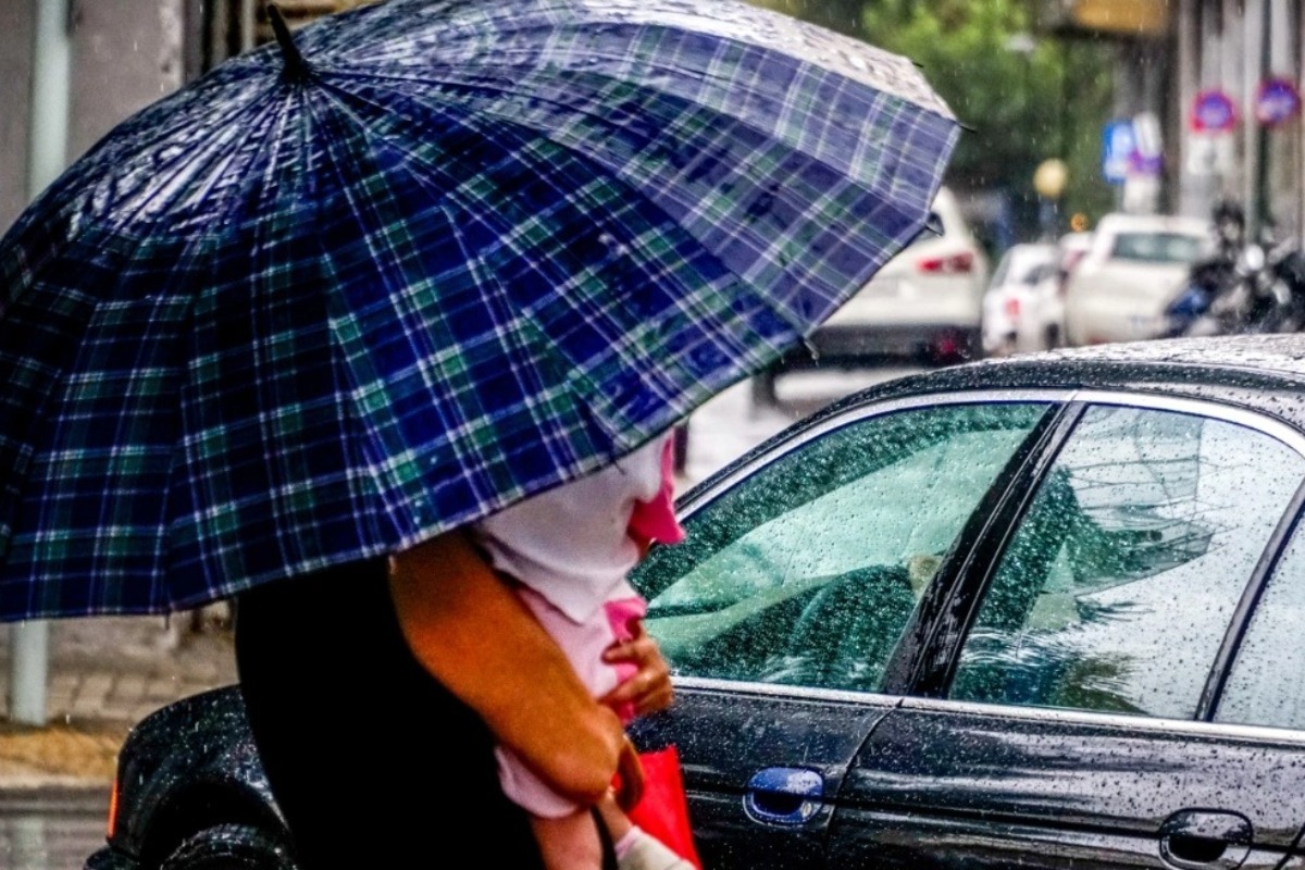 Καιρός: Πού θα έχουμε βροχές και σποραδικές καταιγίδες σήμερα