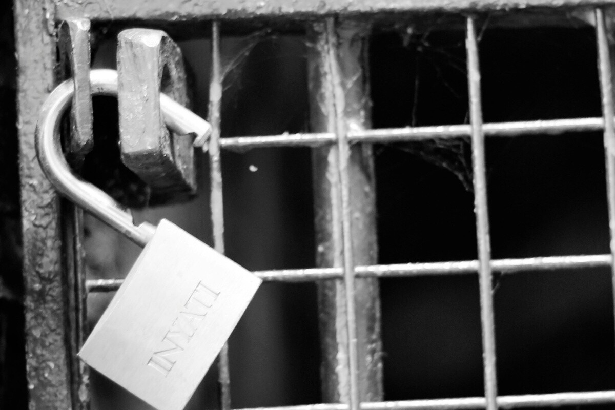 Καλαμάτα: Νέο «Κωσταλέξι» με 29χρονη – Ζει σε κλουβί εδώ και 7 χρόνια