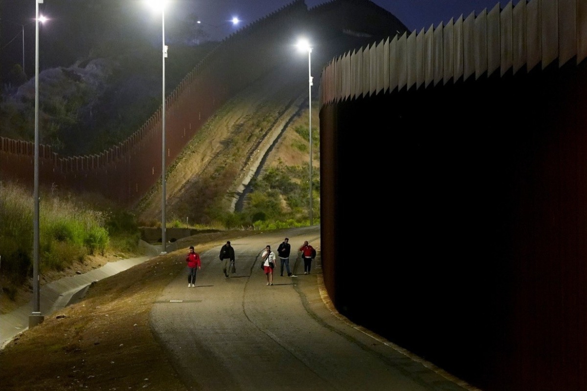 Οι ΗΠΑ σχεδιάζουν να προωθήσουν μετανάστες για επανεγκατάσταση στην Ελλάδα και την Ιταλία με πρωτοβουλία Μπάιντεν