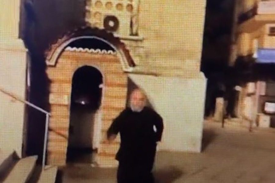 Θεσσαλονίκη: Ρασοφόρος εκτός εαυτού βρίζει και απειλεί