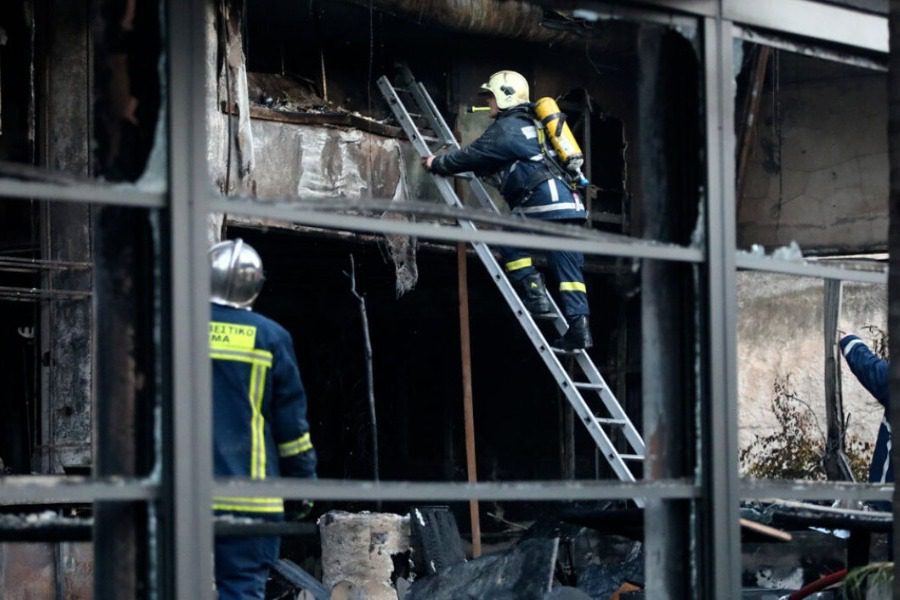 Νέα Σμύρνη: Ένας τραυματίας από φωτιά σε εστιατόριο - Καταγγελίες για εμπρησμό