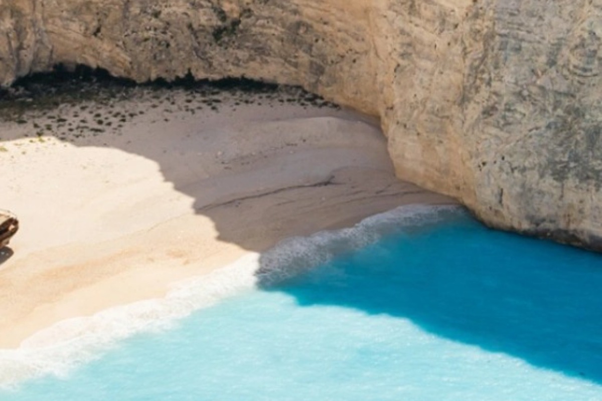 Οριστικό: Η διάσημη ελληνική παραλία που θα παραμείνει και φέτος κλειστή