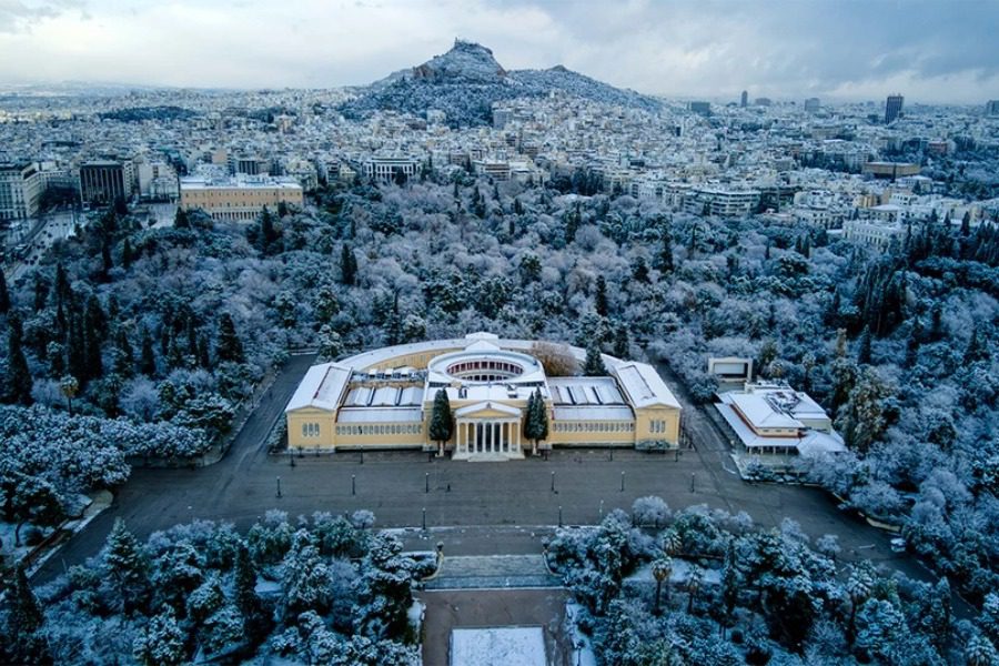 Η χιονισμένη Αθήνα από ψηλά