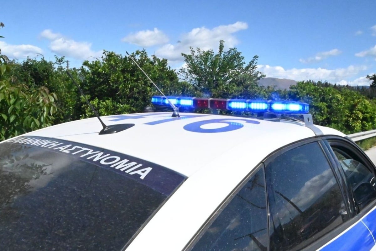 Σοκ στη Μεγαλόπολη: Έχει ταμπουρωθεί στο σπίτι του και απειλεί να αυτοκτονήσει με καραμπίνα