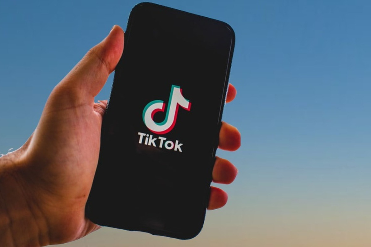 Η Αλβανία βάζει φραγή στο TikTok λόγω ανησυχίας για τη βία ανηλίκων