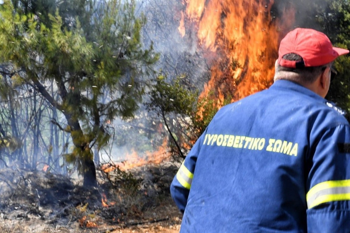Φωτιά στην Κύθνο - Στη μάχη και εναέρια μέσα