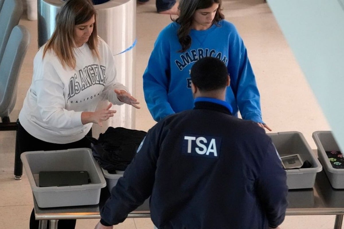 Αεροπλάνα: Αλλάζει ο κανονισμός για τα υγρά στις χειραποσκευές στα ευρωπαϊκά αεροδρόμια