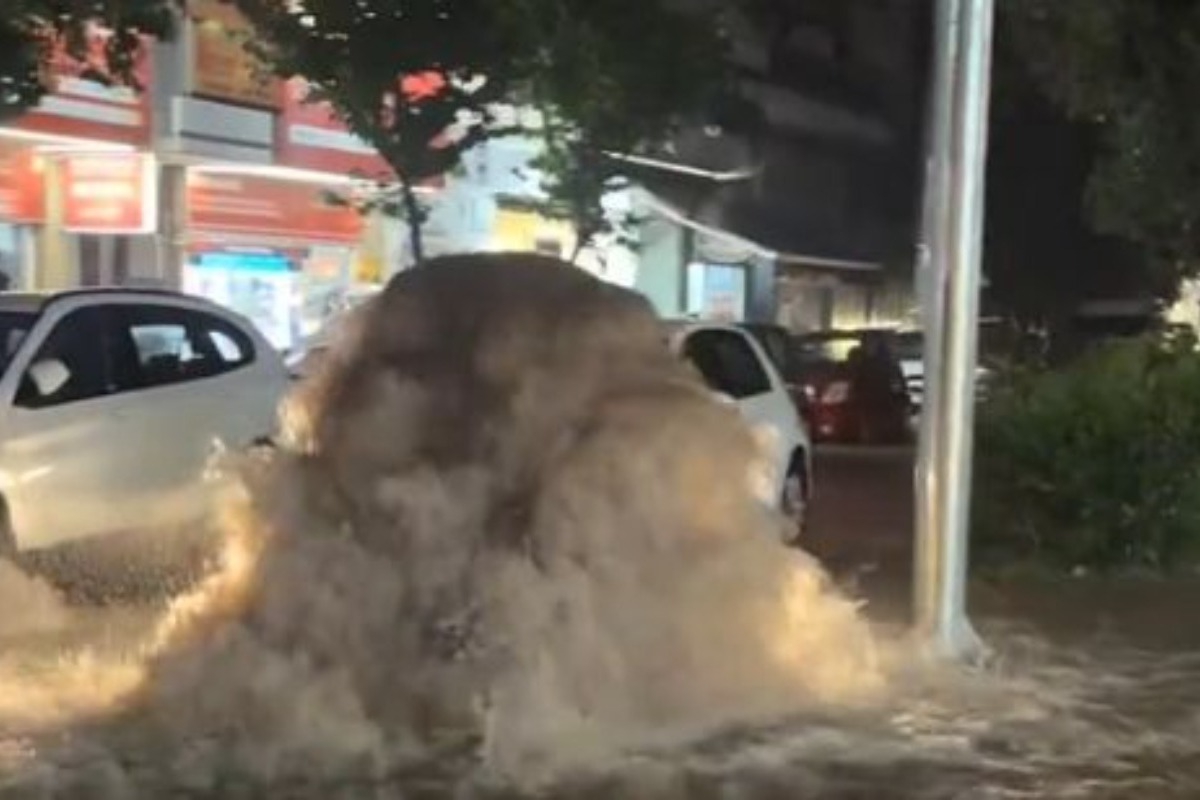 «Έσκασαν» φρεάτια από τη βροχή στην Καλλιθέα - Βίντεο