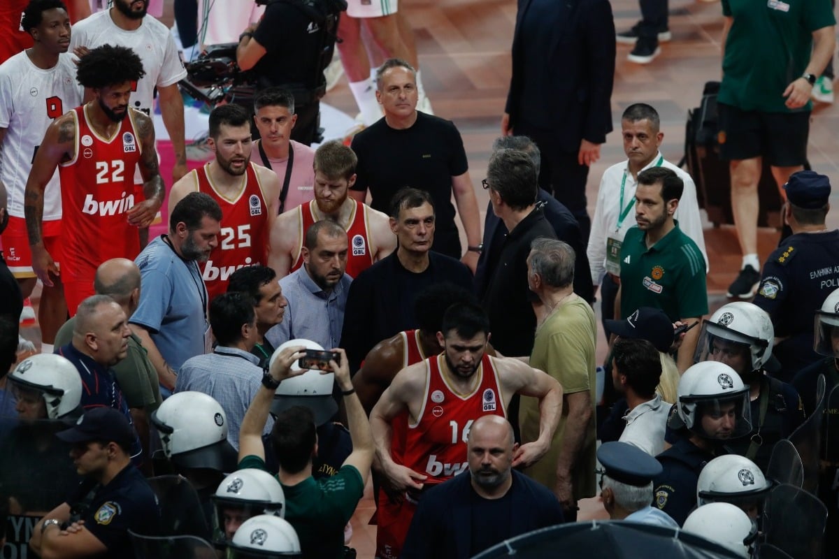 Η ΚΑΕ Ολυμπιακός καταγγέλει διπλή απόπειρα βιαιοπραγίας εναντίον του Μπαρτζώκα στο ΟΑΚΑ