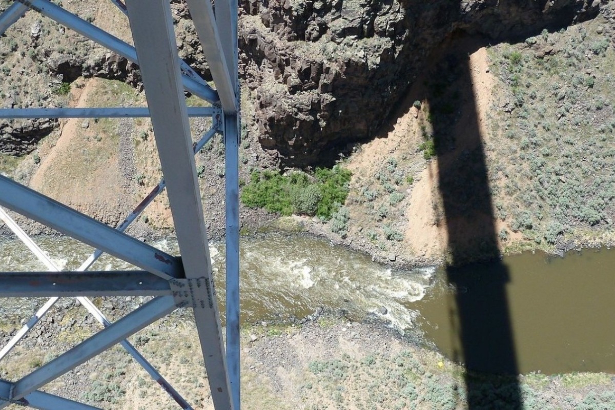 Κλείνει η «γέφυρα των αυτοκτονιών» μετά από ρεκόρ θυμάτων σε φαράγγι