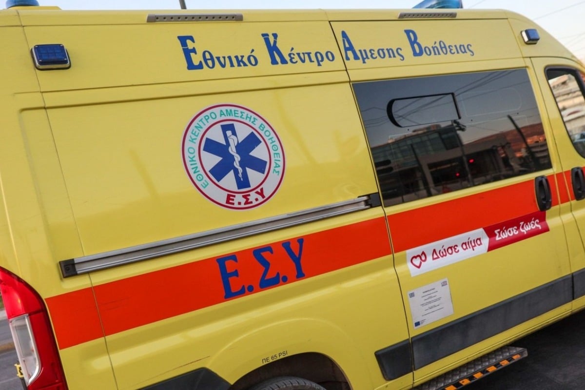 Τροχαίο στην Πάτρα: ΙΧ συγκρούστηκε με δίκυκλο - Εκτινάχθηκε γυναίκα οδηγός