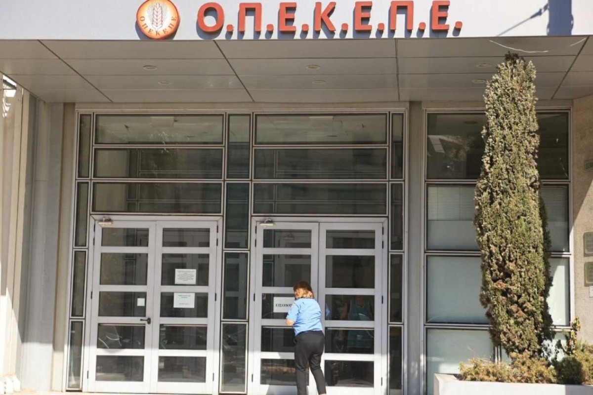 Νέοι καυτοί διάλογοι στο «φως» για τον ΟΠΕΚΕΠΕ: Η συνομιλία «Φραπέ» – Στρατάκου