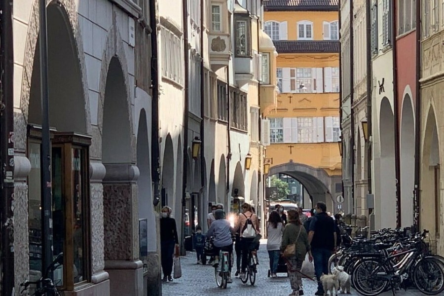 Ιταλική πόλη εισάγει «φόρο σκύλου» για τουρίστες και κατοίκους