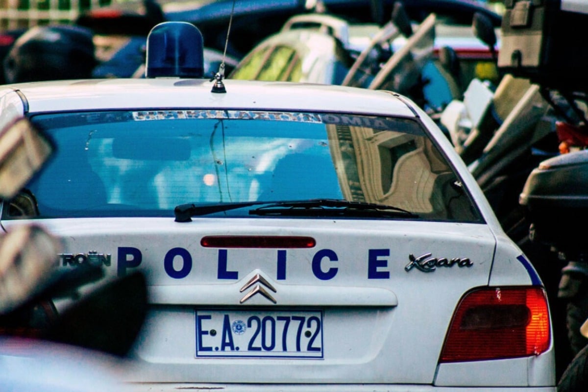 Πετρούπολη: Συνελήφθη ο 39χρονος που γρονθοκόπησε την 46χρονη που δεν έκανε πίσω το αυτοκίνητό της