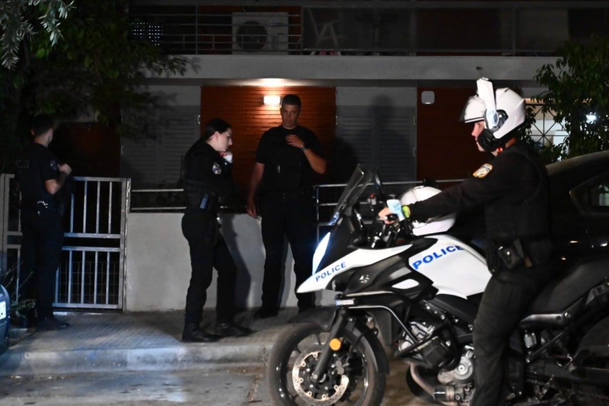 Θρίλερ στο Νέο Κόσμο με το ηλικιωμένο ζευγάρι που βρέθηκε νεκρό με όπλο δίπλα του