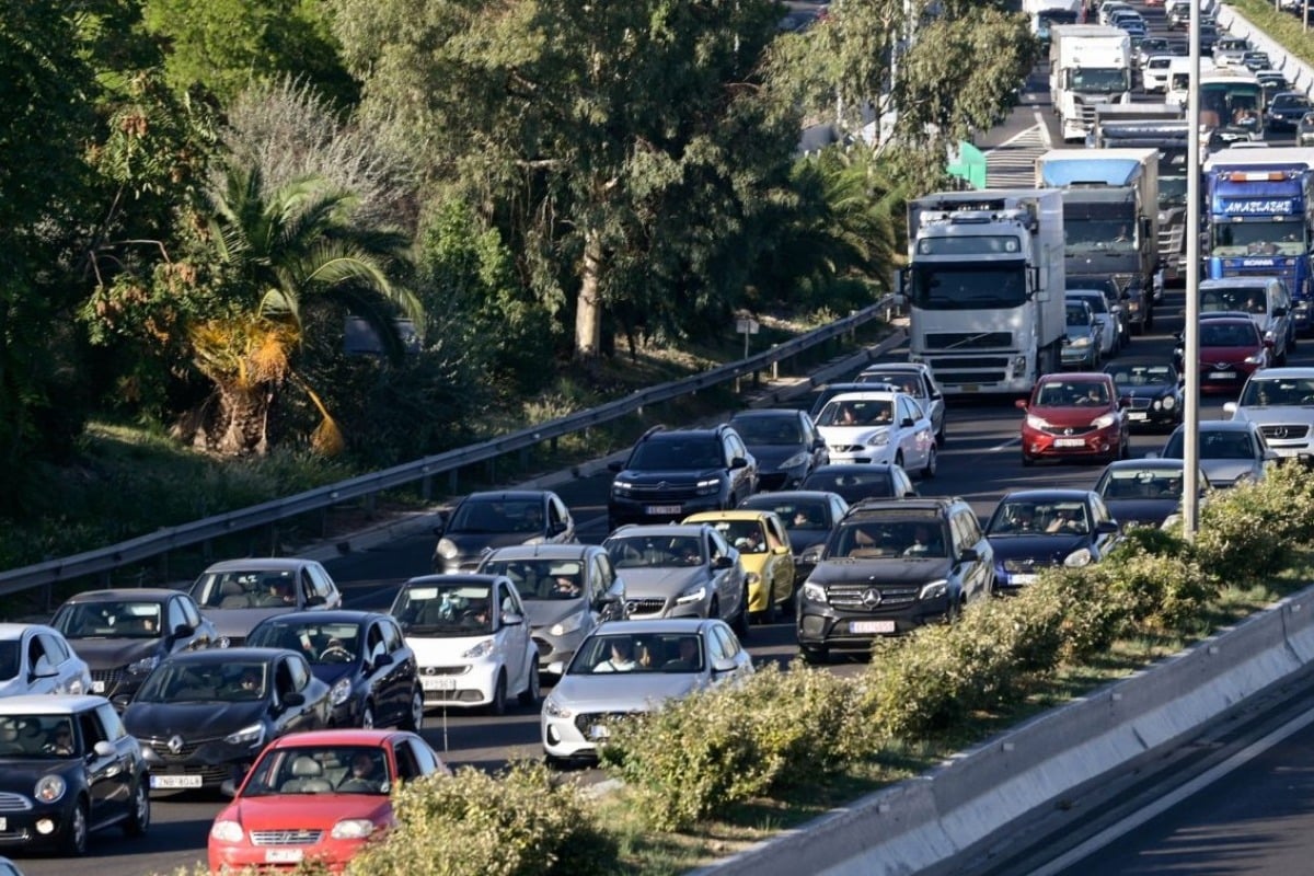 Δεν επιστρέφει τις πινακίδες η τροχαία για τα Χριστούγεννα