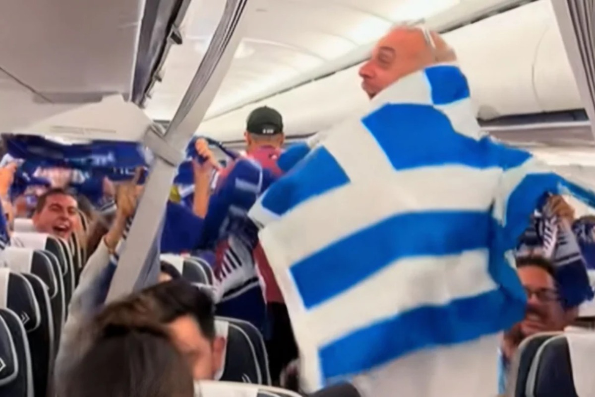 Έφυγαν για Λετονία οι Έλληνες φίλαθλοι για να βρεθούν στο πλευρό της Εθνικής - Συνθήματα και μέσα στο αεροπλάνο