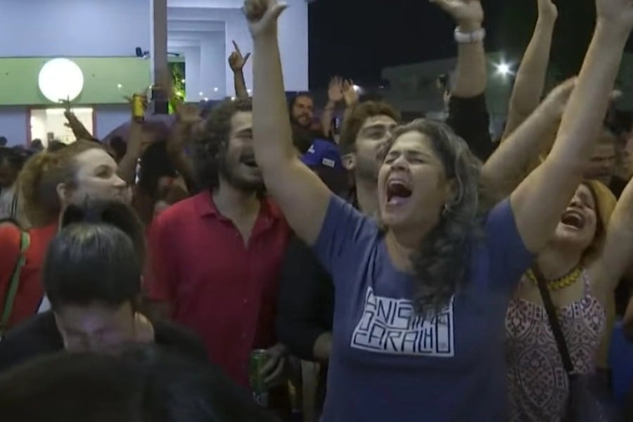 Χιλιάδες Βραζιλιάνοι γιόρτασαν την καταδίκη του Μπολσονάρου για πραξικόπημα