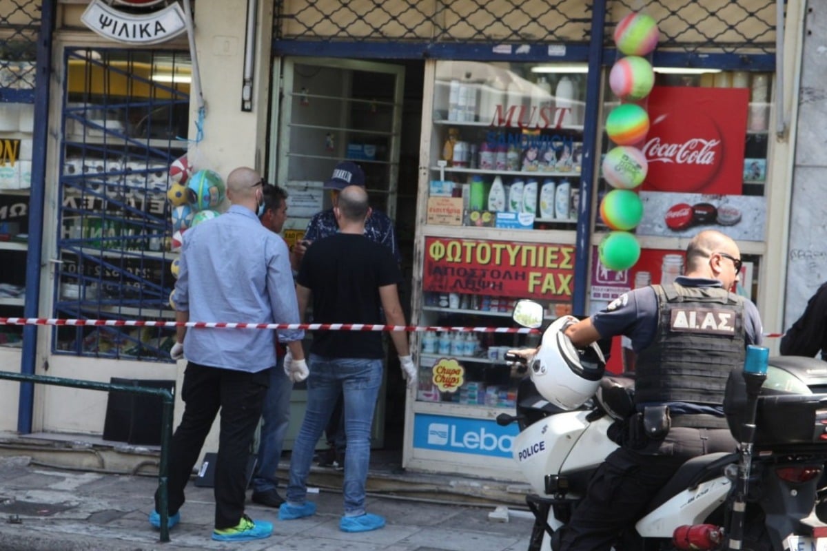 «Χειροπέδες» σε δύο 18χρονους και σε έναν 14χρονο - Λήστεψαν ψιλικατζίδικο με την απειλή μαχαιριού