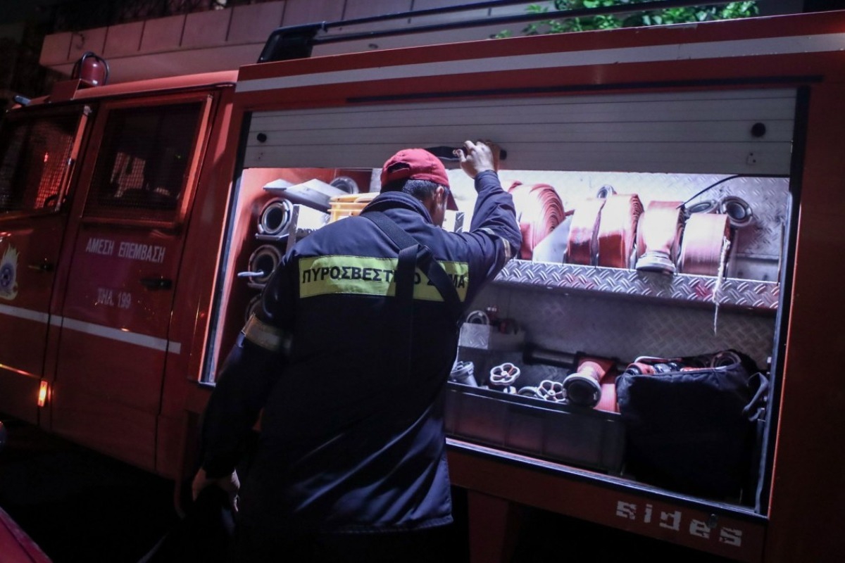 Φωτιά από σόμπα στο Μέτσοβο: Κάηκαν δύο σπίτια, ζημιές υπέστη τρίτο