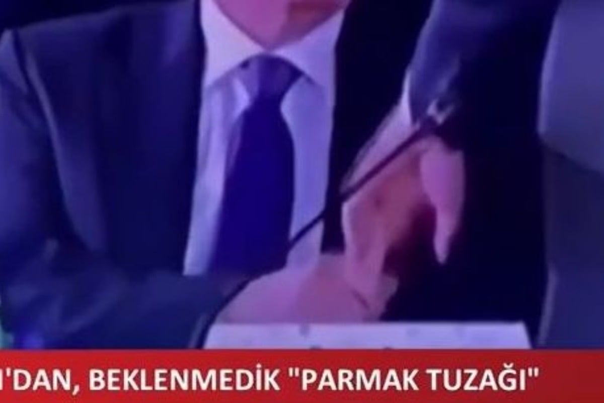 Παιχνίδια εξουσίας στα Τίρανα: Το μπρα ντε φερ Ερντογάν με Μακρόν - Έσφιξε το δάχτυλο για πολλή ώρα