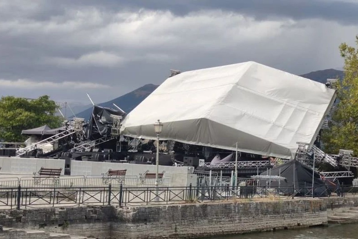 Ιωάννινα: Κατέρρευσε από τον άνεμο η σκηνή της συναυλίας της Αννας Βίσσης και του Αντώνη Ρέμου