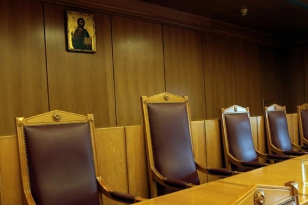 Εισέβαλε στο κτήμα της ανιψιάς του στον Βόλο και τα έκανε γυαλιά-καρφιά με βαριοπούλα