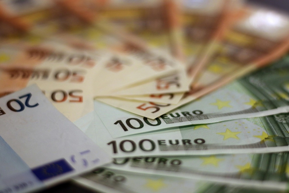 Ηλεκτρονικές αποδείξεις: Ποιοι θα πληρώσουν επιπλέον φόρο το 2026