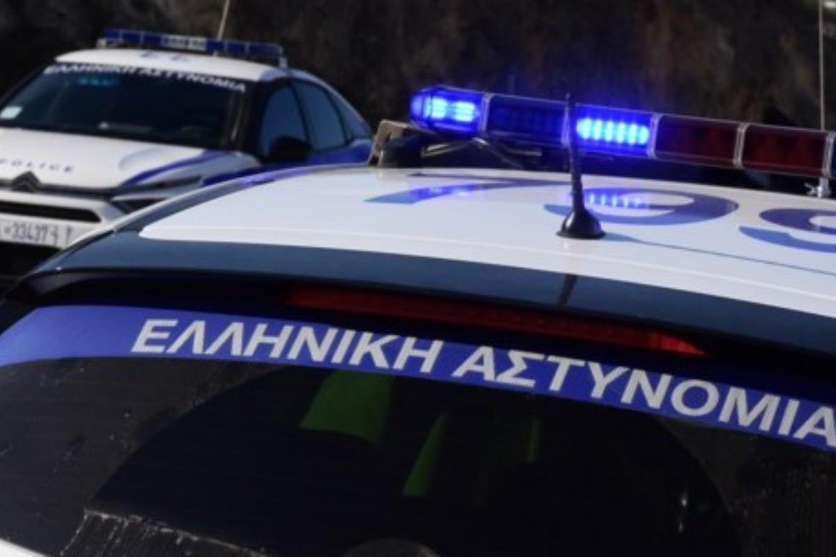 Χειροπέδες σε τέσσερις αστυνομικούς για διακίνηση κατασχεμένων ναρκωτικών - Κέρδη πάνω από 5 εκατ. ευρώ