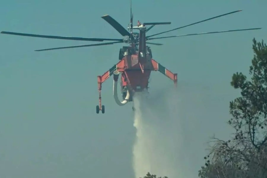 Αδιανόητο περιστατικό στην Κρήτη: Πετούσαν πέτρες σε ελικόπτερο της Πυροσβεστικής